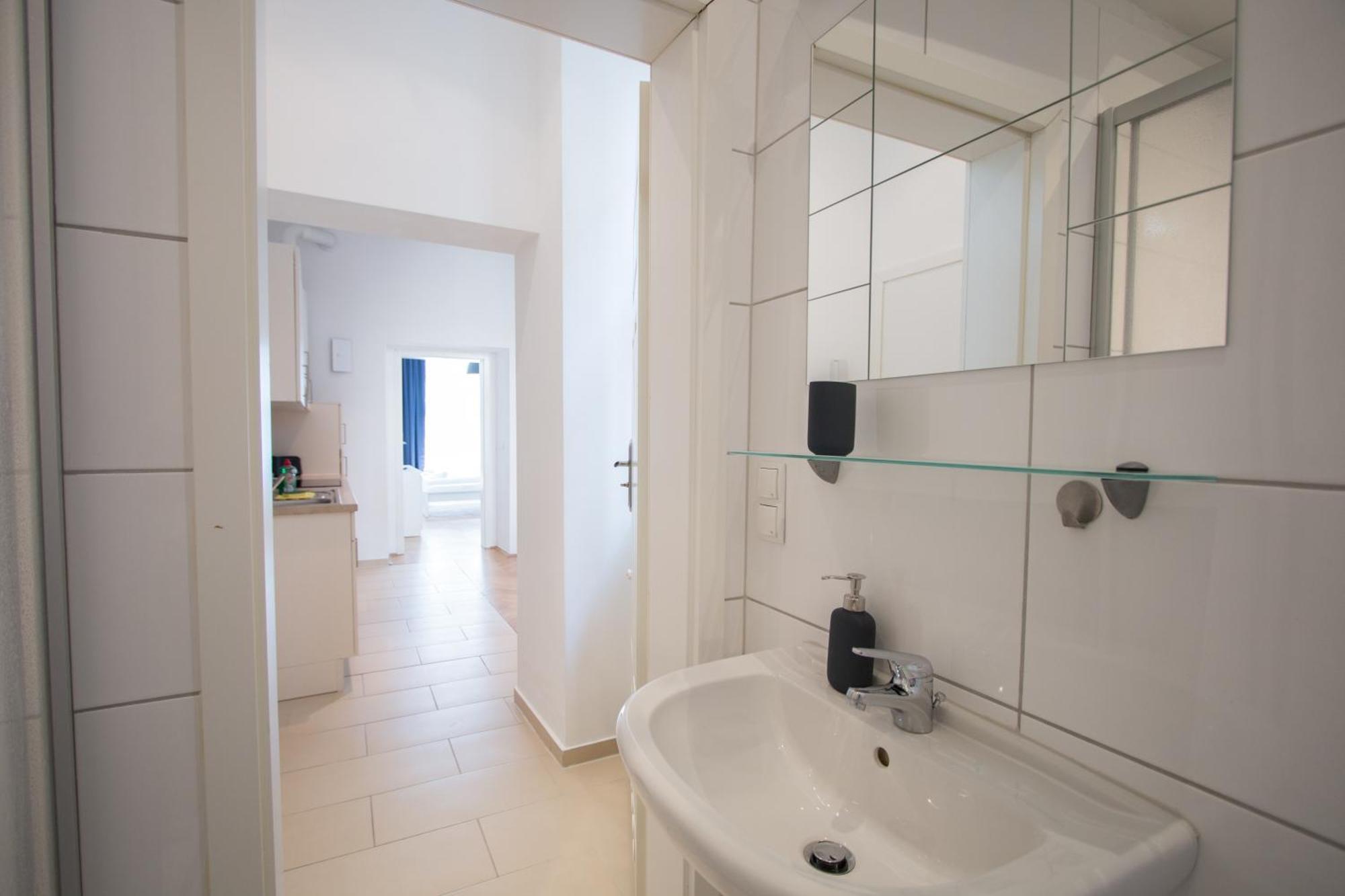 Porzellangarten Apartment I Contactless Check-In Wina Bagian luar foto